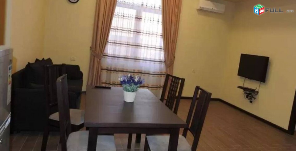 2 սենյականոց բնակարան Չարենցի փողոցում, 55 ք.մ., 2/4 հարկ, կապիտալ վերանորոգված, քարե շենք