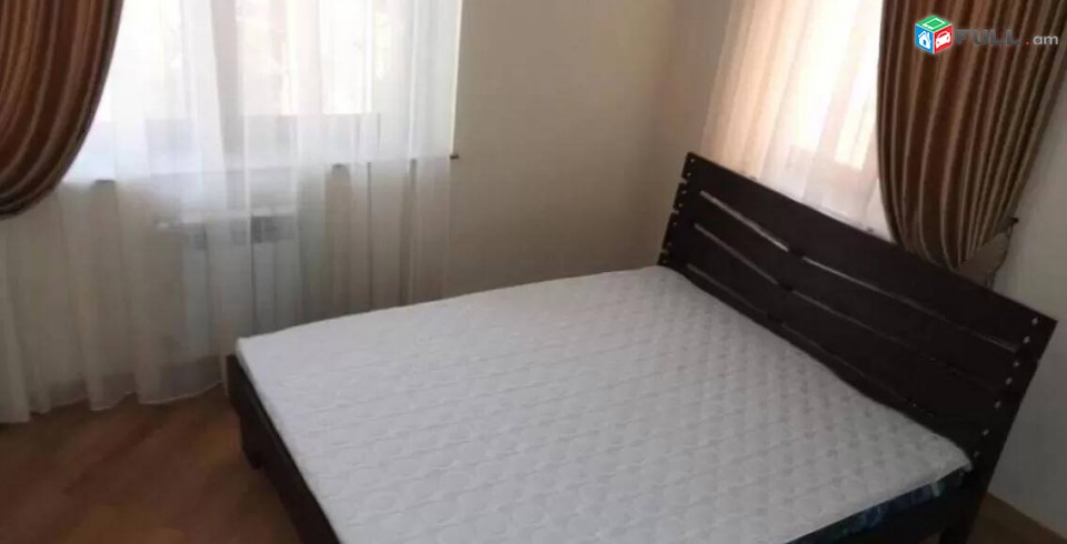 2 սենյականոց բնակարան Չարենցի փողոցում, 55 ք.մ., 2/4 հարկ, կապիտալ վերանորոգված, քարե շենք