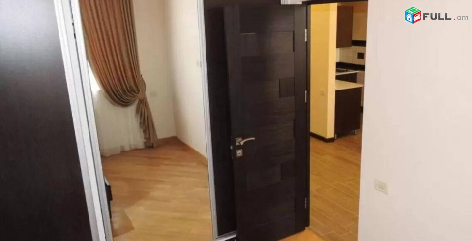 2 սենյականոց բնակարան Չարենցի փողոցում, 55 ք.մ., 2/4 հարկ, կապիտալ վերանորոգված, քարե շենք