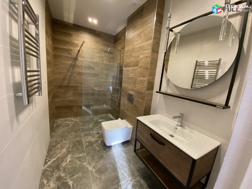 Կոդ 41811  Այգեձոր թաղամաս 3 հարկանի առանձնատուն