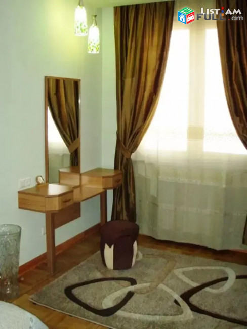 Կոդ 73532  Նալբանդյան փողոց 3 սենյականոց բն , 2 սանհանգույց