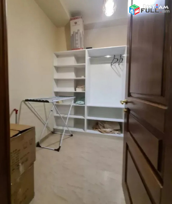 Կոդ 3744  Ամիրյան փողոց 3 սենյակ, 2 սանհանգույց 