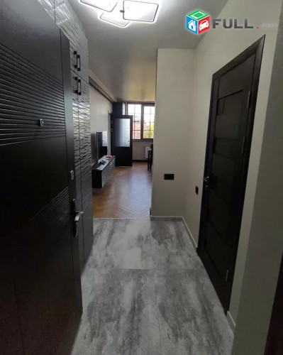 Luxe, Modern 2 sen bn Saryan poxocum/ In Vino-i mot