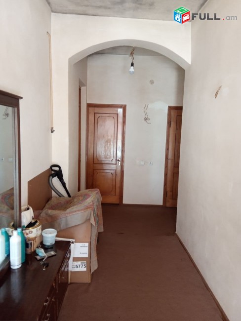 ՏՄ455 Վաճառվում  է 1 հարկանի, 4 սենյականոց առանձնատուն ՝ 300/100 քմ մակերեսով, ճակատը՝ 20մ