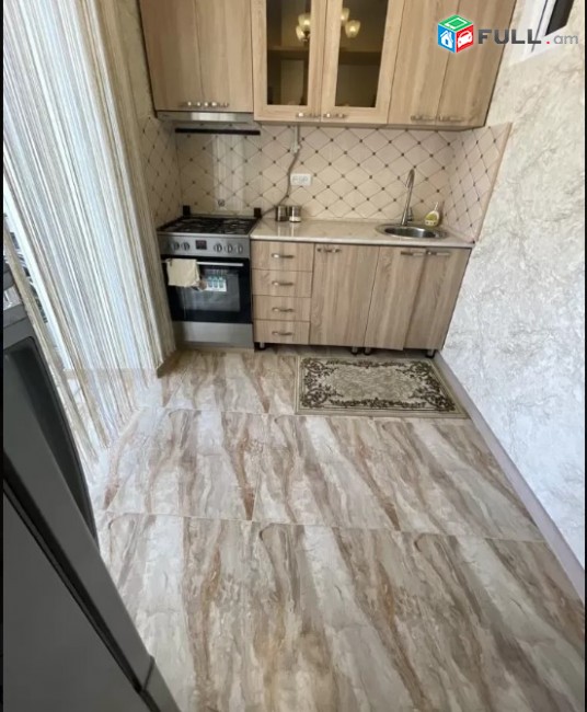 LA01724 Վարձով 3 սենյականոց բնակարան Աբովյան փողոց , Սայաթ Նովա խաչմերուկ 