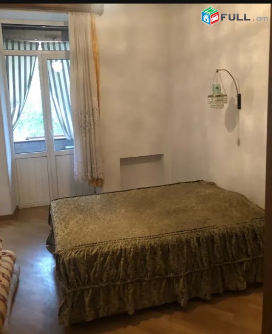 LA00994  Վարձով 3 սենյականոց բնակարան Աղայան փողոցում