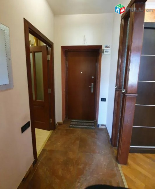 LA02515 Վարձով 1 սենյականոց բնակարան Հանրապետության փողոց , 1 ին գիծ