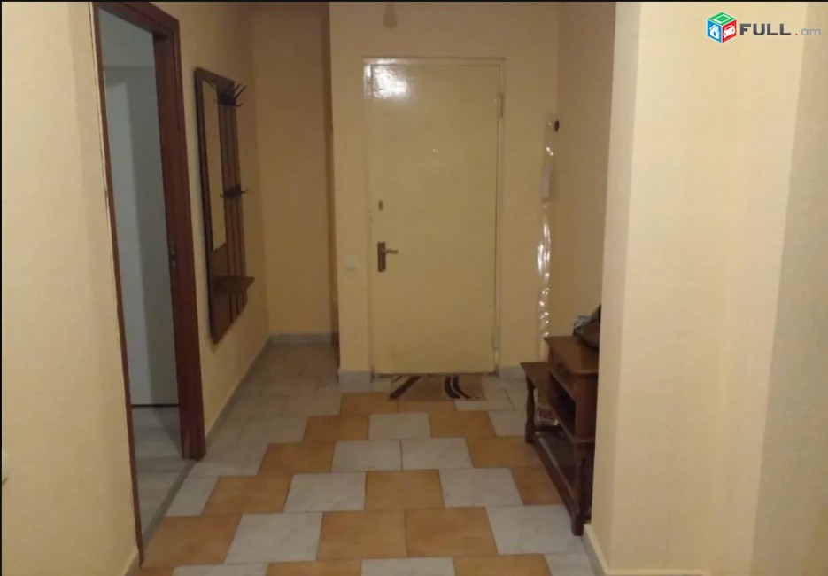 LA02995 Վարձով 3 սենյականոց բնակարան Կիևյան փողոց , Փոստի հարևանությամբ