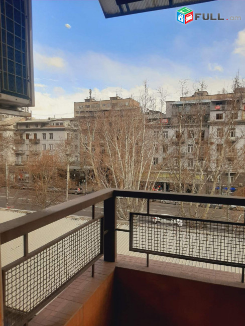 LA03637  Վարձով 3 սենյականոց բնակարան Մաշտոցի պողոտայում 