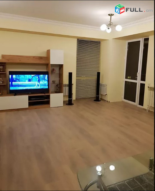 LA03913 Վարձով 3 սենյականոց բնակարան Պուշկինի փողոցում 