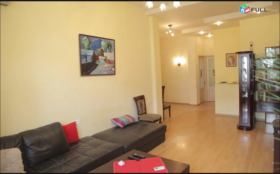 LA03948 Վարձով 3 սենյականոց բնակարան Աբովյան փողոցում 