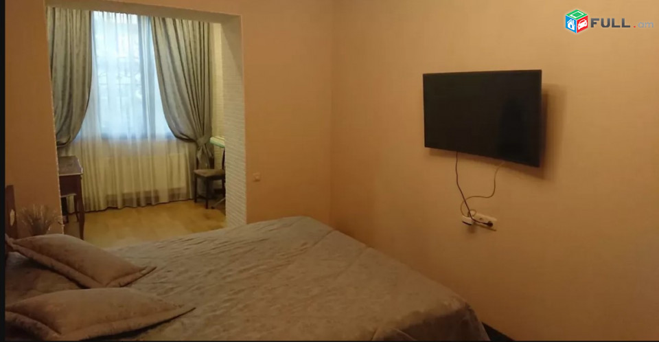 LA04062 Վարձով 3 սենյականոց բնակարան Գրիբոյեդովի փողոցում 