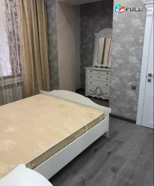 LA04598 Վարձով 3  սենյականոց բնակարան Չարենցի փողոց , նորակառույց 