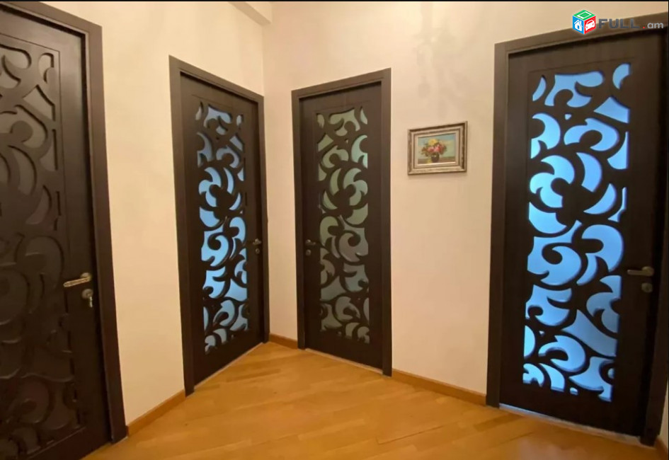 LA04731 Վարձով 4 սենյականոց բնակարան Նալբանդյան փողոցում 