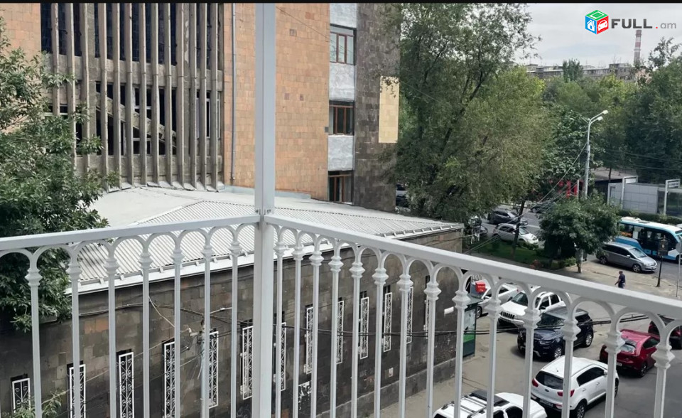 LA05002 Վարձով 3 սենյականոց բնակարան Կենտրոն Չայկովսկու փողոցում