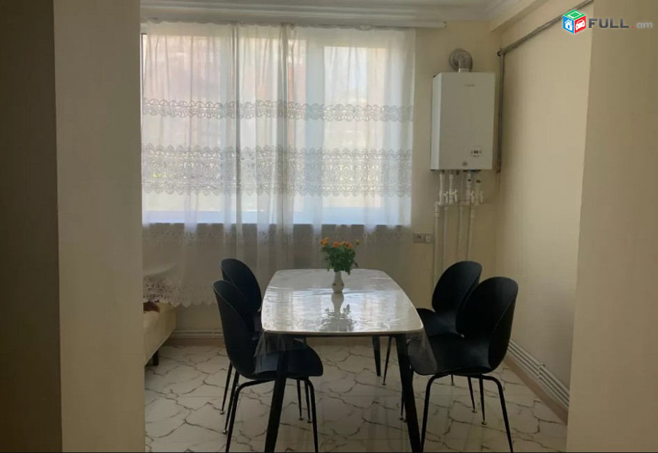 LA05214 Վարձով 3 սենյականոց բնակարան Թումանյան փողոցում 