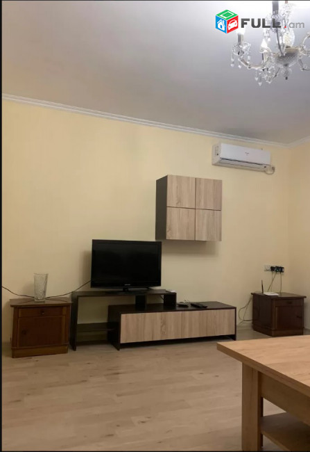 LA05214 Վարձով 3 սենյականոց բնակարան Թումանյան փողոցում 