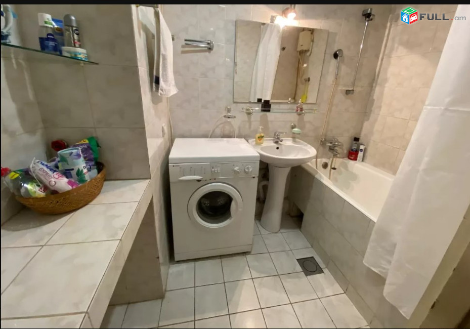 LA05453 Վարձով 3 սենյականոց բնակարան Արամ Խաչատրյան , KFC ի հարևանությամբ 