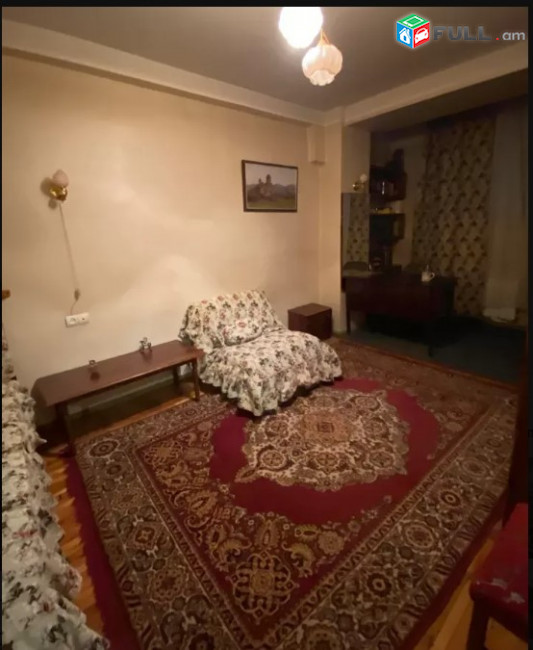 LA05453 Վարձով 3 սենյականոց բնակարան Արամ Խաչատրյան , KFC ի հարևանությամբ 