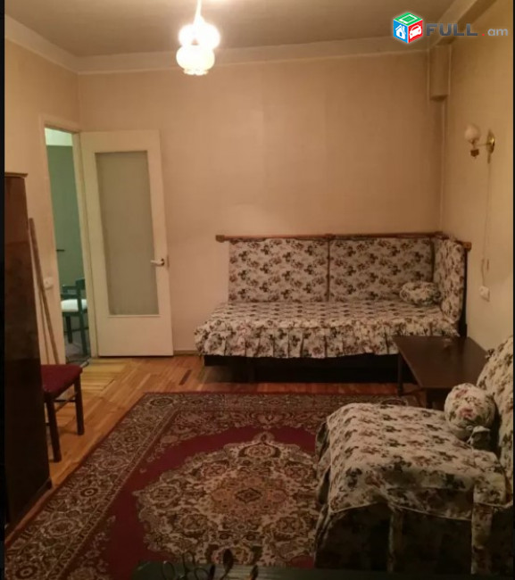 LA05453 Վարձով 3 սենյականոց բնակարան Արամ Խաչատրյան , KFC ի հարևանությամբ 