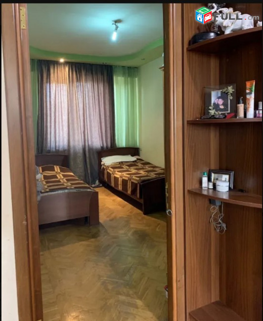 LA07032 Վարձով 3 սենյականոց բնակարան Փափազյան փողոցում 