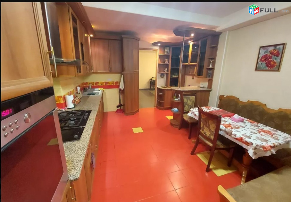 LA07417 Վարձով 3 սենյականոց բնակարան Սայաթ Նովա պողոտայում