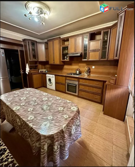 LA08060 Վարձով 3 սենյականոց բնակարան Դրոյի փողոցում 