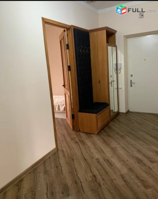 LA08522  Վարձով 3 սենյականոց բնակարան Եղիշե Չարենցի փողոցում