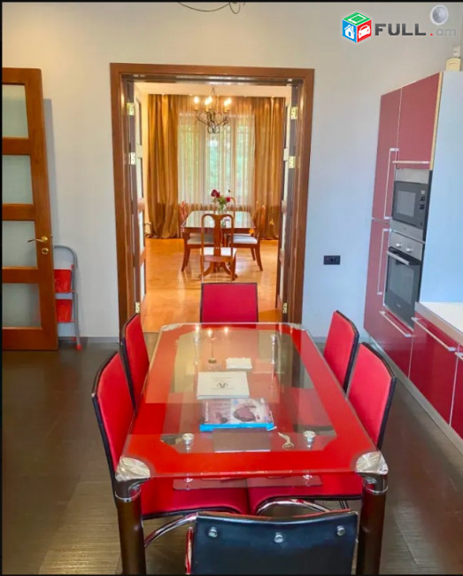 LA09633 Վարձով 8 սենյականոց 3 հարկանի քարե տուն Ծարավ աղբյուրի փողոցում Ավանում