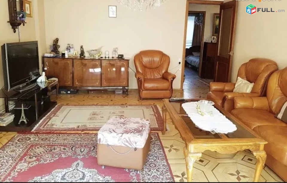 LA09856 Վարձով 4 սենյականոց բնակարան Երվանդ Քոչար փողոցում