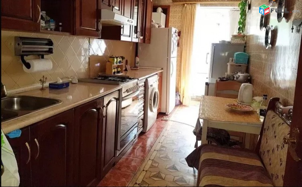 LA09856 Վարձով 4 սենյականոց բնակարան Երվանդ Քոչար փողոցում