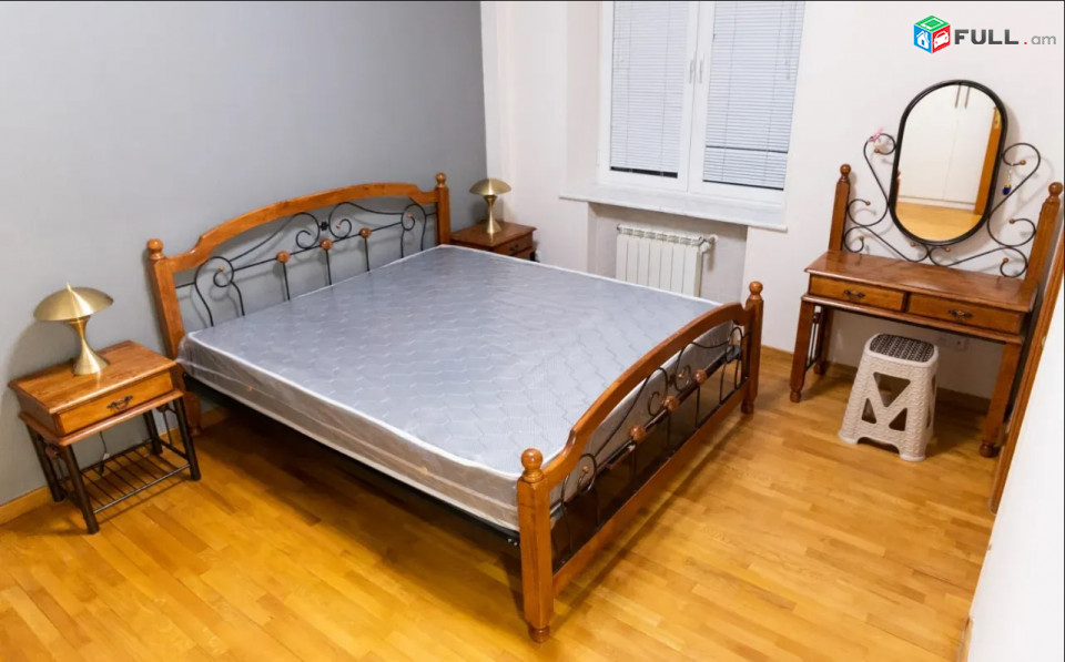 LA10079 Վարձով 3 սենյականոց բնակարան Դեղատան փողոց , նորակառույց շենքում 