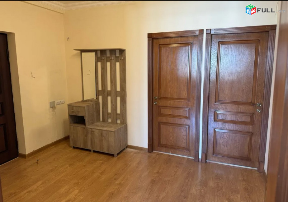 LA10490 Վարձով 3 սենյականոց բնակարան Սունդուկյան փողոցում