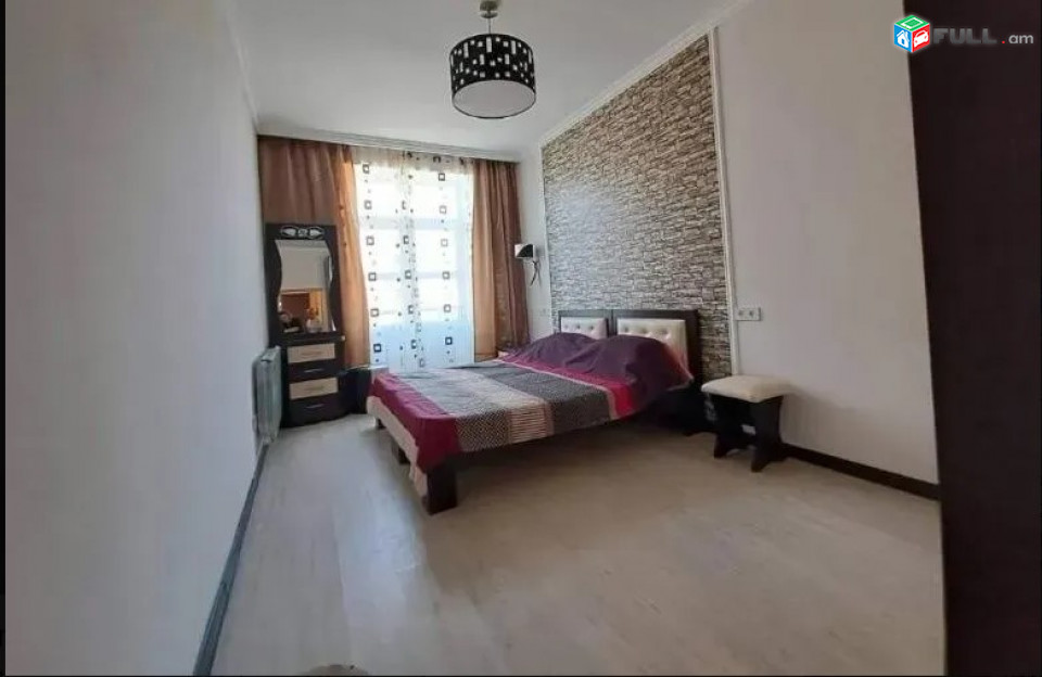LA10527 Վարձով 3 սենյականոց բնակարան Սայաթ-Նովայի պողոտայում