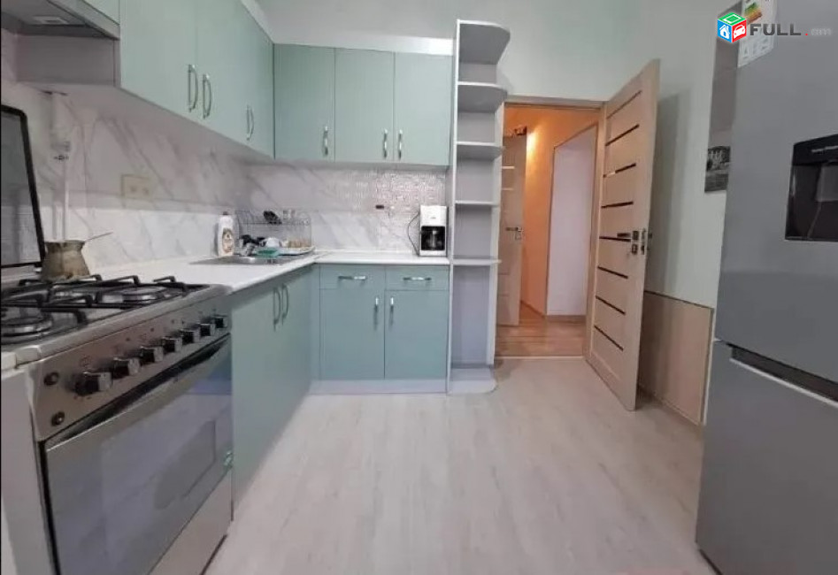 LA10527 Վարձով 3 սենյականոց բնակարան Սայաթ-Նովայի պողոտայում