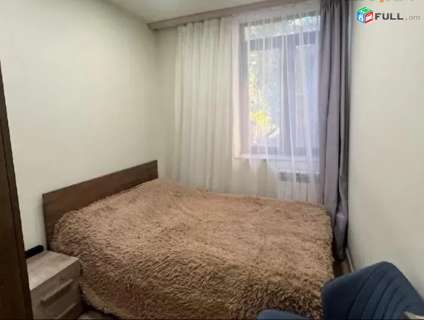 LA10573 Վարձով 3 սենյականոց բնակարան Արամ Խաչատրյան փողոցում