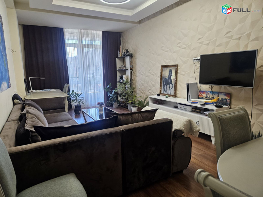 LA11641 Վարձով 3 սենյականոց բնակարան Սայաթ Նովայի պողոտա , Անի հյուրանոցի մոտ, նորակառույց շենքում 