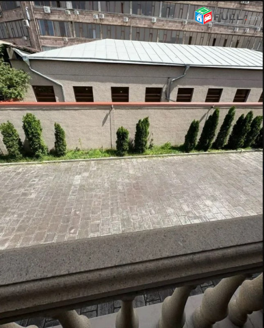 LA11649 Վարձով 4 սենյականոց Երեք հարկանի թաունհաուզ Հակոբ Հակոբյան փողոցում