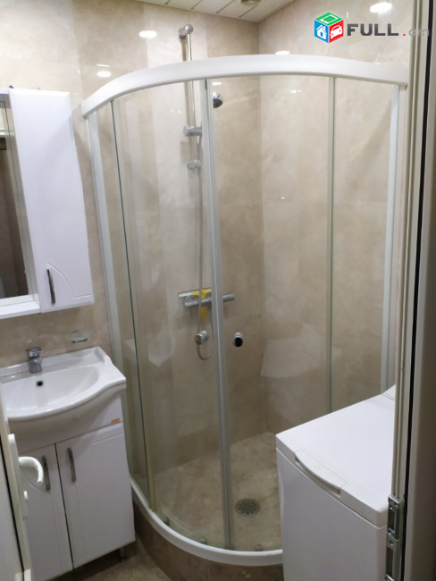 LA11678 Վարձով 3 սենյականոց բնակարան Սայաթ Նովա պողոտայում 