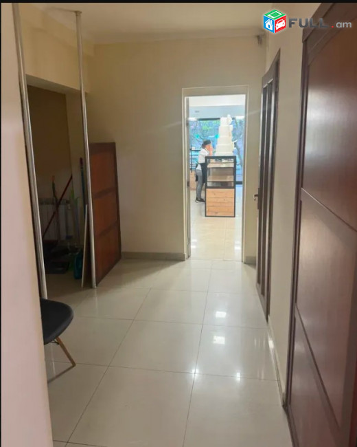 LA11727  Վարձով 100 քմ. Առևտրային տարածք Հրաչյա Քոչարի փողոցում