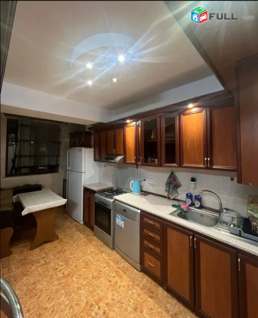 LA11735 Օրավարձով 3 սենյականոց բնակարան Մաշտոցի պողոտա , Օպերայի հարևանությամբ