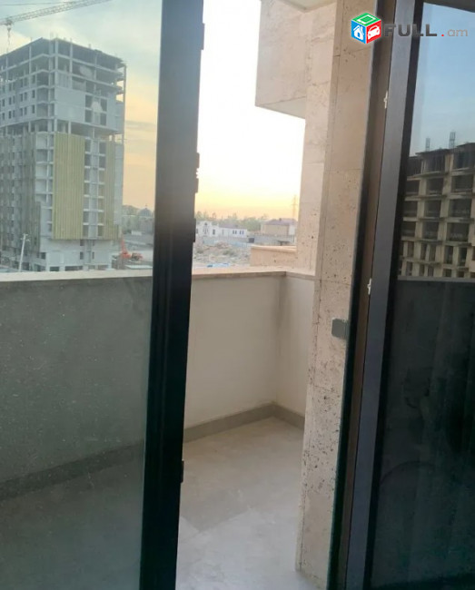 LA11814 Վարձով 4 սենյականոց բնակարան Լենինգրադյան փողոց ,  նորակառույց շենքում