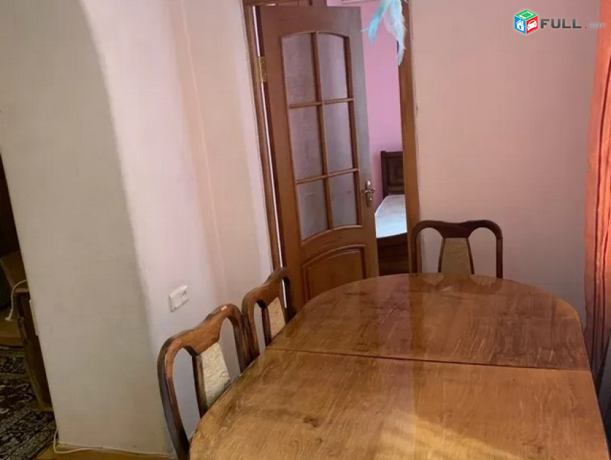 LA11101 Վարձով 3 սենյականոց բնակարան Նալբանդյան փողոցում