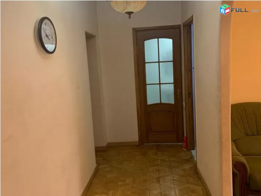 LA11101 Վարձով 3 սենյականոց բնակարան Նալբանդյան փողոցում