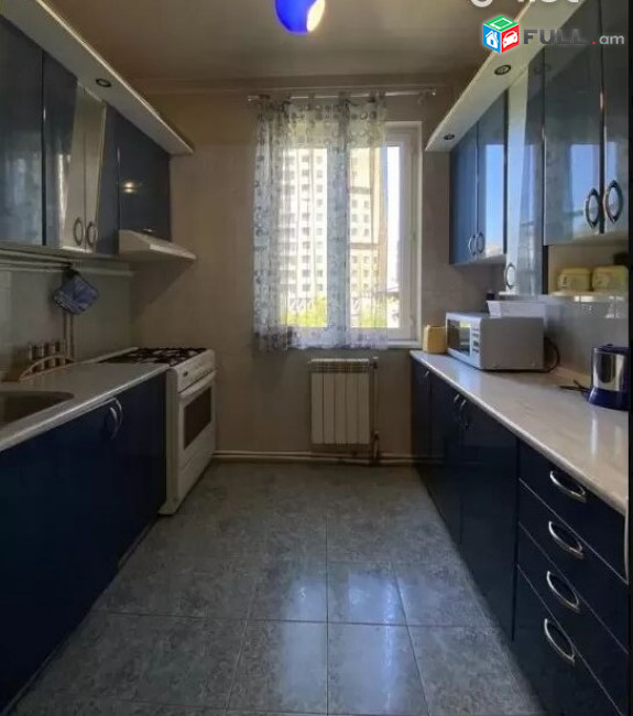 LA07883 Վարձով 4 սենյականոց բնակարան Նալբանդյան փողոցում