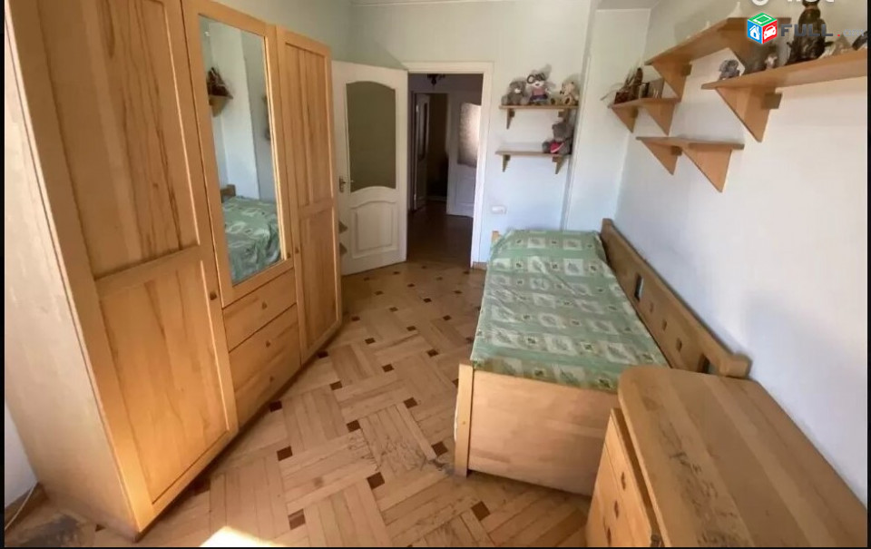 LA07883 Վարձով 4 սենյականոց բնակարան Նալբանդյան փողոցում
