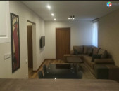  LA00167 Վարձով 3 սենյականոց բնակարան Ալիխանյան փողոց,  Կենտրոնում` Բաղրամյան պողոտայի սկզբնամասում