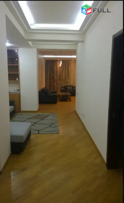 LA11821 Օրավարձով 3 սենյականոց բնակարան  Ամիրյան փողոցում, նորակառույց շենքում