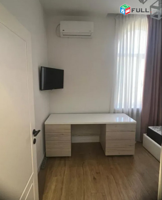 LA11826 Վարձով 4 սենյականոց բնակարան Խորենացու փողոցում