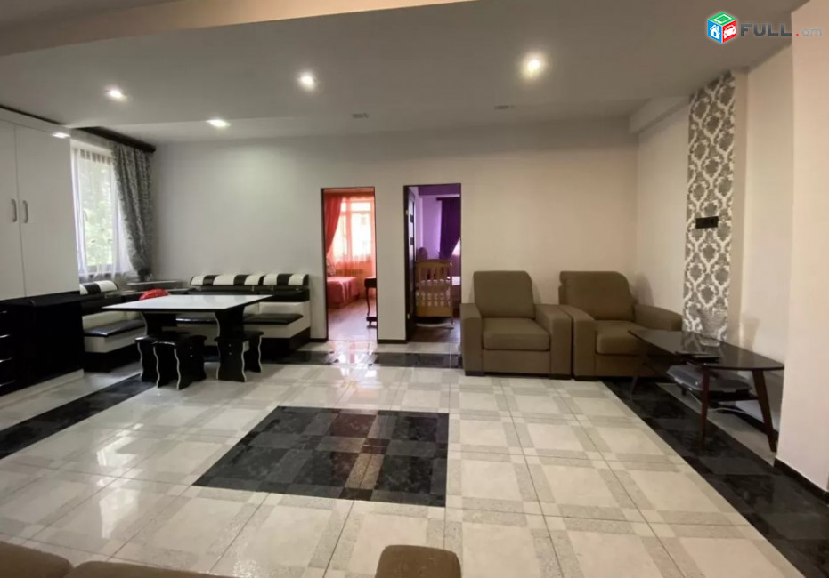 LA02000  Օրավարձով  4 սենյականոց բնակարան Աբովյան փողոց , Անի հյուրանոցի բակում 